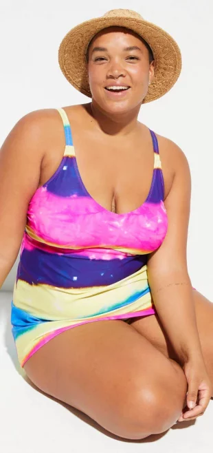 Цветни бански костюми за почивка на море за пухкави момичета
